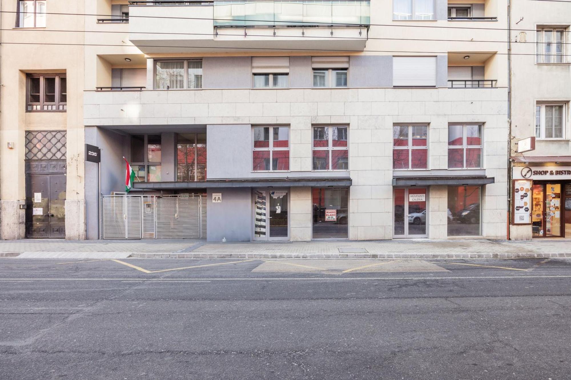 The Chic Crib With Balcony Apartamento *